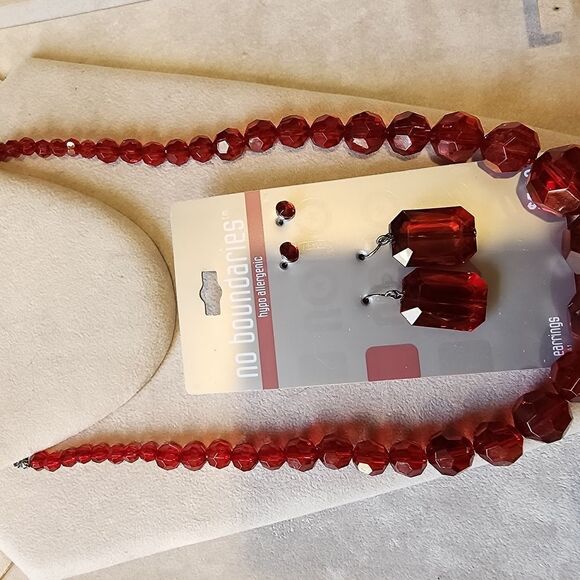 Red Beaded Jewelry Set - Picture 4 of 4